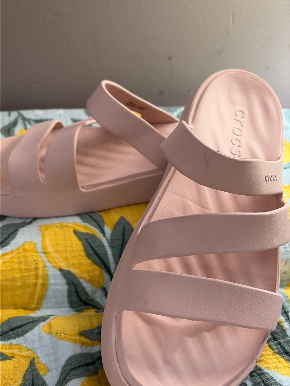 ✨ Crocs Getaway Strappy Sandals in Quartz Pink ✨